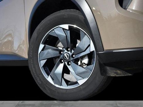 Certified 2024 Nissan Rogue SV image 3