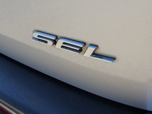 Used 2017 Ford Edge SEL w/ Equipment Group 201A FWD image 12