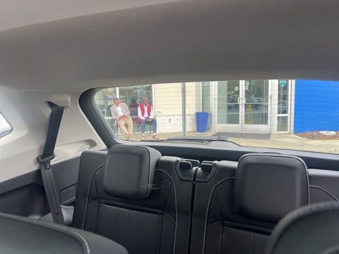 Used 2022 Volkswagen Tiguan SE image 17