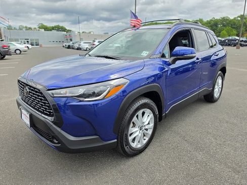 Used 2024 Toyota Corolla Cross LE w/ Moonroof Package AWD/4WD image 3