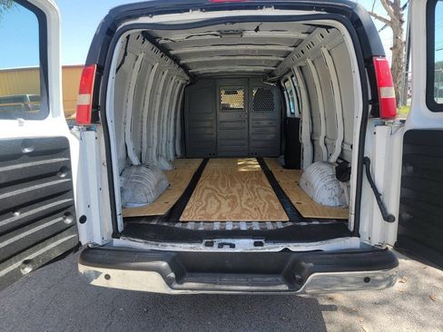 Used 2014 Chevrolet Express 3500 Extended RWD image 23