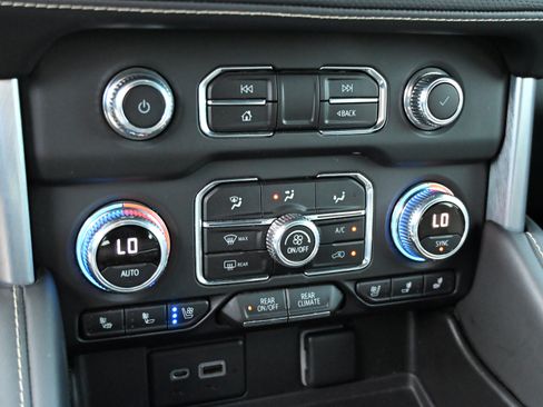 Used 2022 GMC Yukon SLT w/ SLT Premium Package AWD/4WD image 29