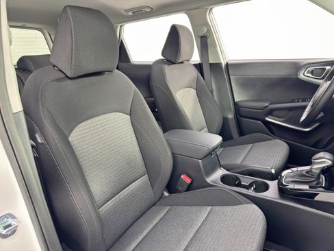 Used 2024 Kia Soul EX image 37