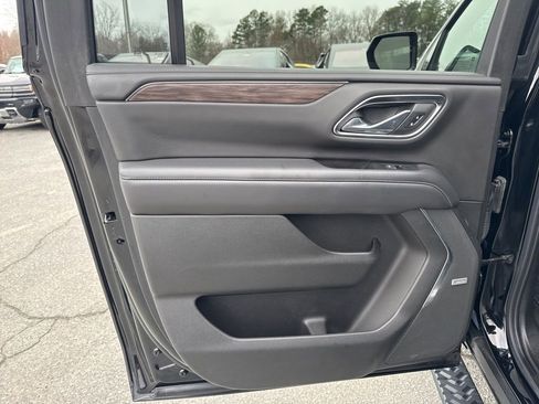 Used 2021 Chevrolet Suburban Z71 image 31