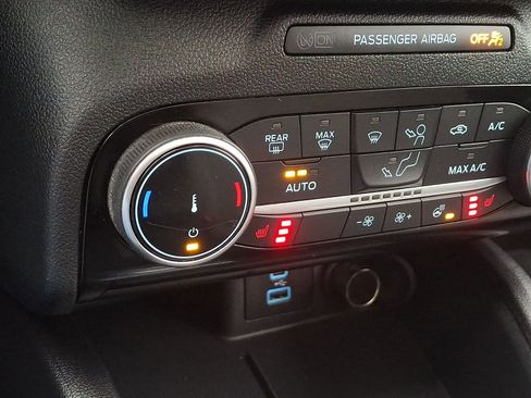 Used 2022 Ford Escape SE w/ SE Sport Appearance Package image 26