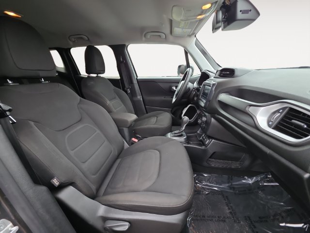 Used 2019 Jeep Renegade Latitude w/ Popular Equipment Group FWD image 15