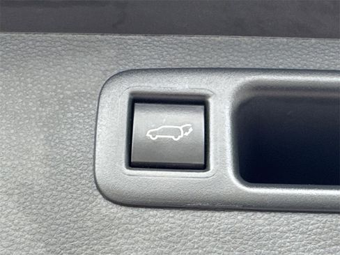 Certified 2023 Toyota Highlander XLE image 24