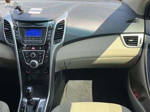 Used 2017 Hyundai Elantra GT FWD image 18