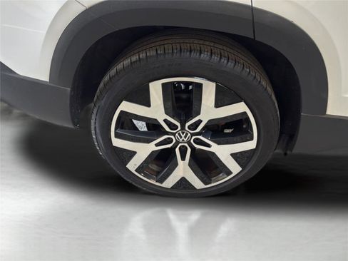 Used 2022 Volkswagen Taos SEL w/ Panoramic Sunroof Package AWD/4WD image 30