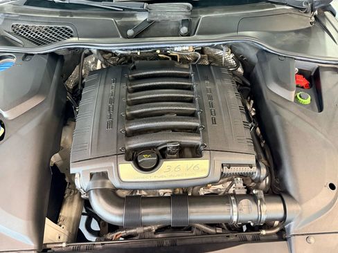 Used 2018 Porsche Cayenne Platinum Edition w/ Premium Package Plus image 47