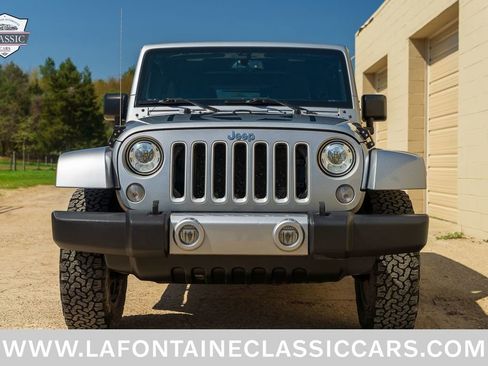 Used 2018 Jeep Wrangler Unlimited Sahara w/ Dual Top Group AWD/4WD image 14