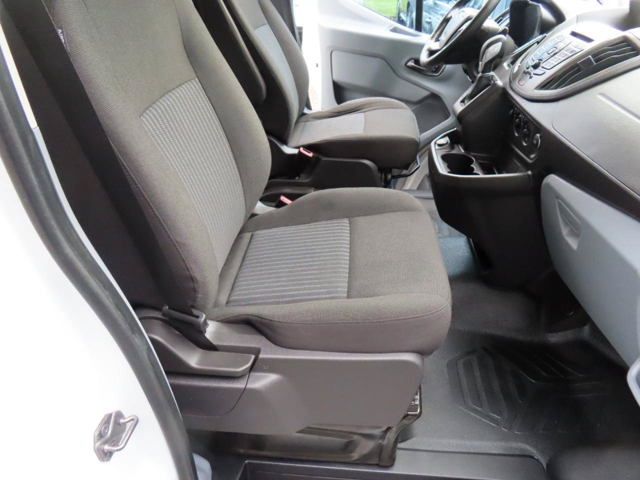 Used 2018 Chevrolet Express 3500 w/ Driver Convenience Package RWD image 18