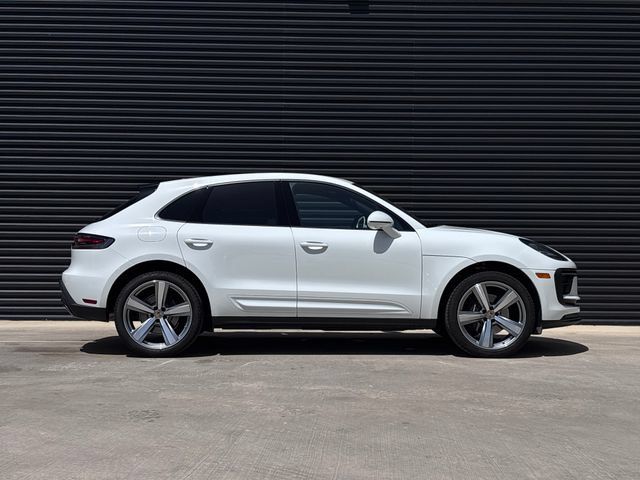Certified 2026 Porsche Macan AWD/4WD image 8