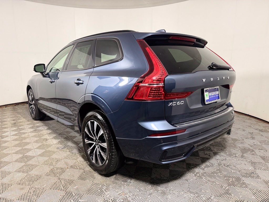Used 2024 Volvo XC60 B5 Core w/ Protection Package Premier AWD/4WD image 4