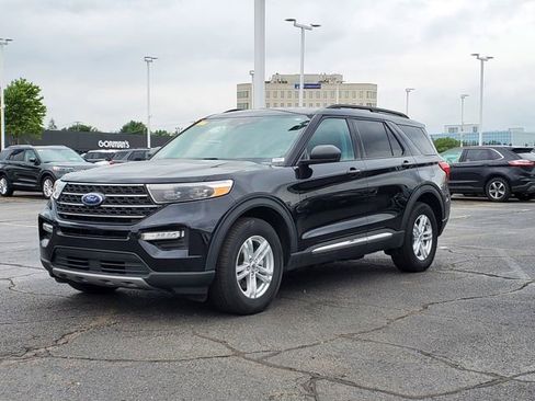 Used 2023 Ford Explorer XLT w/ Equipment Group 202A AWD/4WD image 35
