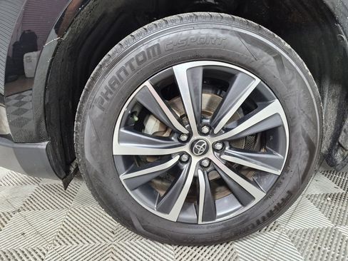 Used 2021 Toyota Venza LE AWD/4WD image 30