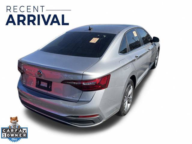 Used 2024 Volkswagen Jetta SE FWD image 3