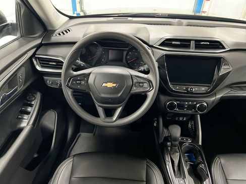 Used 2023 Chevrolet TrailBlazer LT w/ Convenience Package FWD image 11