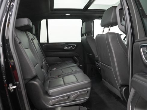 Used 2023 Chevrolet Suburban LT w/ Luxury Package AWD/4WD image 12