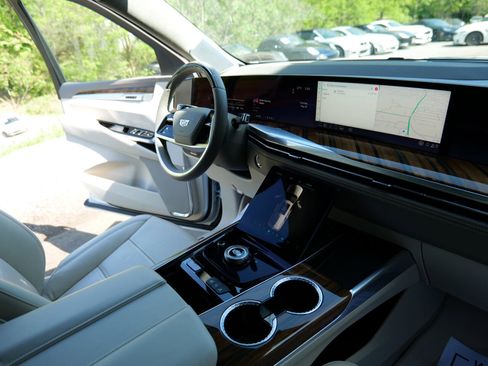 Used 2025 Cadillac Escalade Sport Platinum w/ LPO, Floor Liner Package image 34