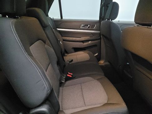 Used 2018 Ford Explorer XLT image 19