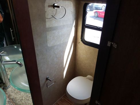 Used 2008 Freightliner Sprinter 3500 image 33