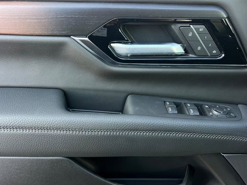 New 2026 GMC Yukon Denali w/ Denali Reserve Package AWD/4WD image 9