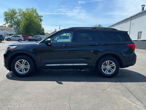 Used 2023 Ford Explorer XLT w/ Equipment Group 202A AWD/4WD image 17