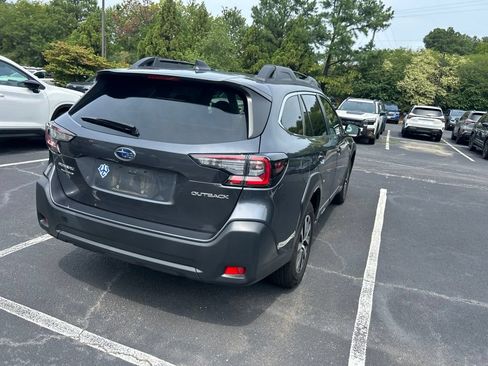 Used 2025 Subaru Outback Premium AWD/4WD image 4