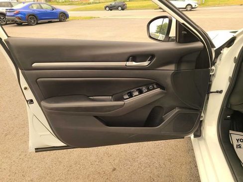 Used 2023 Nissan Altima 2.5 SV FWD image 16