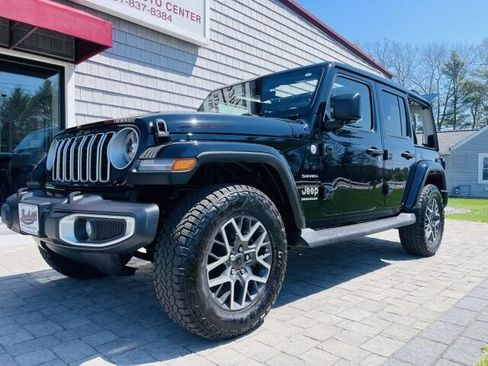 Used 2024 Jeep Wrangler Unlimited Sahara w/ Technology Group AWD/4WD image 1