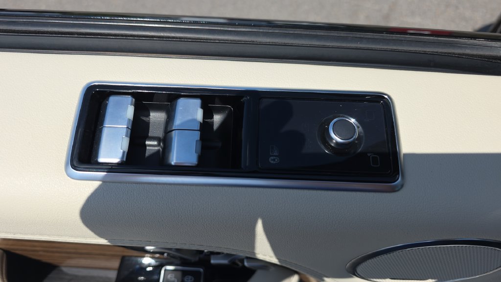 Used 2019 Land Rover Range Rover HSE AWD/4WD image 12
