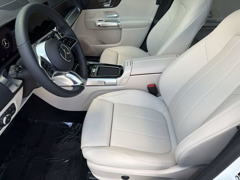 Used 2026 Mercedes-Benz GLB 250 image 5