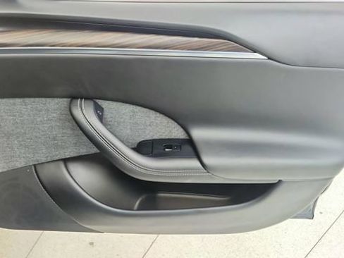 Used 2024 Tesla Model S image 23