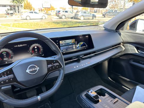 Used 2023 Nissan Ariya AWD image 18
