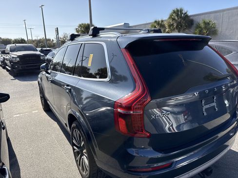 Used 2022 Volvo XC90 T6 Momentum image 3