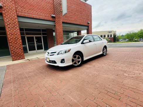 Used 2013 Toyota Corolla S FWD image 3