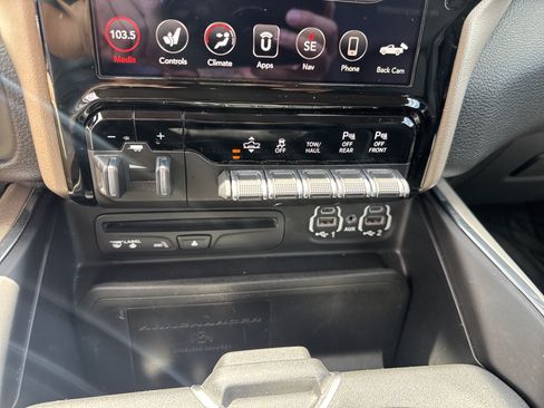 Used 2019 RAM 1500 Laramie AWD/4WD image 25