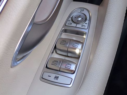 Used 2019 Mercedes-Benz E 300 image 24
