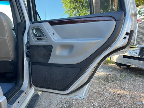 Used 2002 Jeep Grand Cherokee Overland image 23