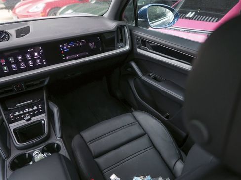 Certified 2025 Porsche Cayenne E-Hybrid AWD/4WD image 35