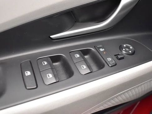 Used 2025 Hyundai Elantra Limited image 20