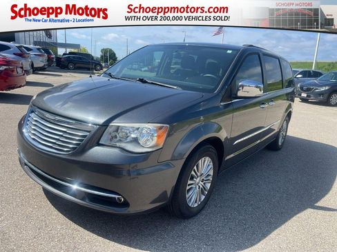 Used 2016 Chrysler Town & Country Touring-L image 1