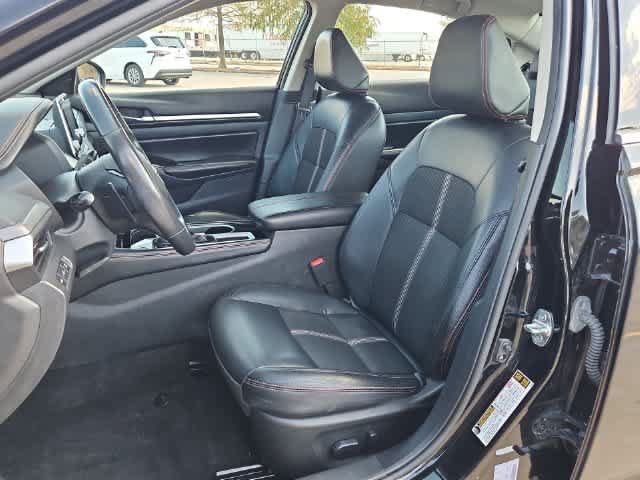 Used 2024 Nissan Altima 2.5 SR FWD image 14