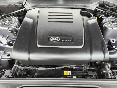 Certified 2024 Land Rover Discovery S image 9