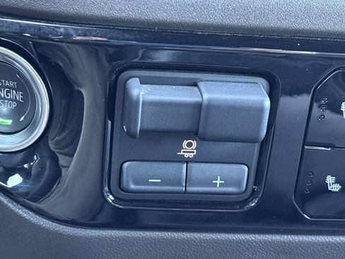 Used 2024 Chevrolet Silverado 2500 LT image 35