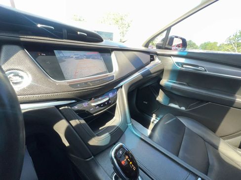 Used 2017 Cadillac XT5 Luxury w/ Driver Awareness Package FWD image 18