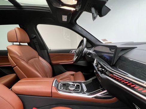 Used 2023 BMW X7 M60i image 6