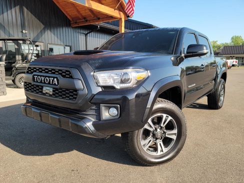 Used 2019 Toyota Tacoma TRD Sport AWD/4WD image 1