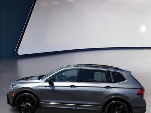 Certified 2023 Volkswagen Tiguan SE R-Line FWD image 4
